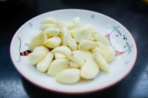 13 Benefits of Eating Garlic on Empty Stomach in the Morning